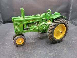 lot 810 image: John Deere Model G Tractor Diecast Model with Rubber Firestone Tires - 1 16 Scale