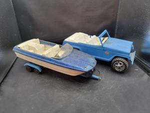 lot 839 image: Early 1970s TONKA JEEPSTER, Boat and Trailer Set - Featuring the Glitter Painted Boat