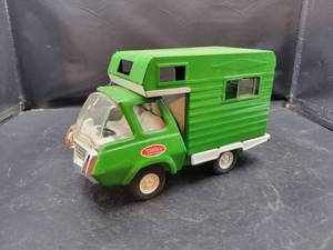 lot 842 image: Early 1970s TONKA Camper