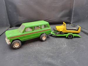 lot 843 image: Early 1970s TONKA JEEP Cherokee with Snowmobile and Trailer