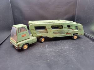 lot 845 image: 1960s TONKA Semi-Truck Car Hauler