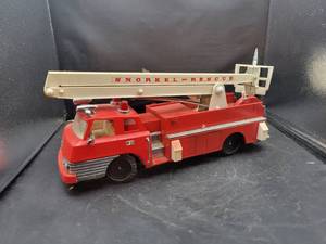 lot 850 image: 1960s SEARS Snorkel-Rescue Remote Control Fire Truck - Remote is Missing