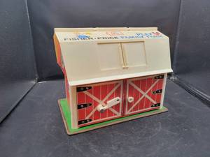 lot 853 image: 1967 Fisher-Price Play Family Farm Barn - Door Moos When Opened