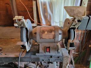 lot 218 image: Heavy Duty 8 Bench Grinder - Tested and Works