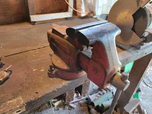 lot 219 image: CRAFTSMAN 5 Bench Vise Model No. 506-51810