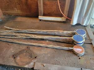 lot 223 image: (13) Driveway Reflectors - (11) Blue and (2) Orange