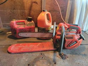 lot 224 image: Jonsered CS2139T 14 Gas Chainsaw with Guard, 12 Gallon Bar Oil and Fuel Can - Tested and Works