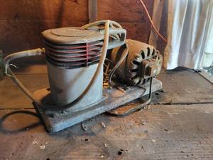 lot 235 image: Vintage CRAFTSMAN Paint Sprayer  Air Compressor - Spins Over - Bad Cord, Untested