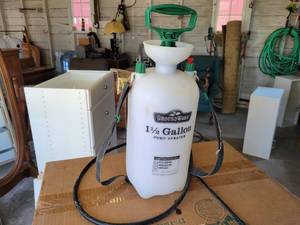 lot 290 image: 1.5 Gallon Pump Sprayer - Empty