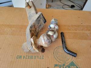 lot 299 image: 2 Receiver Hitch with 2 Ball  Extra 2-516 Ball