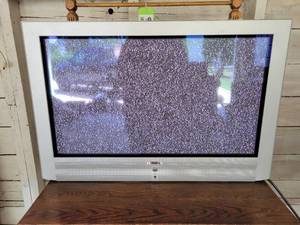 lot 313 image: SONY 32 Flat Panel TV - Model No. KE-32TS2 - tested and works