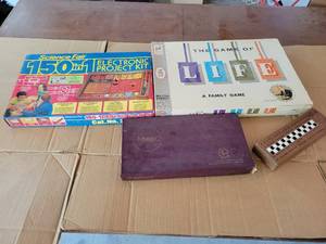 lot 330 image: Vintage Electronic Project Kit, Vintage LIFE, Scrabble and Cribbage Board