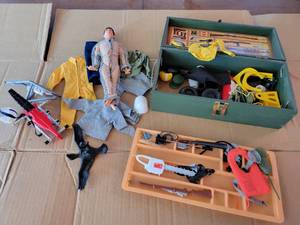 lot 331 image: Vintage 12 GI JOE, Footlocker and Accessories