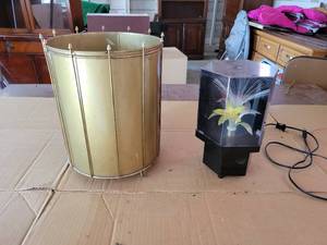 lot 337 image: Vintage Fiber Optic Dcor and Trash Can