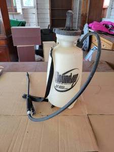 lot 343 image: 2-Gallon RoundUp Pressure Sprayer - Empty