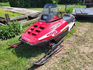lot 22 image: 1990 Polaris Indy 400 Snowmobile - Blown Engine - 4310 Miles