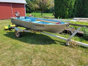 lot 7 image: DELHI 12 Aluminum Boat, Trailer and 1956 Johnson 7.5hp Model AD-10M Outboard Motor