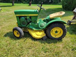 lot 8 image: 1965 John Deere 110 Lawn Tractor - Serial # 9675
