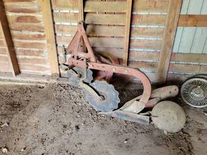 lot 20 image: Dearborn Model 10-1 2-Bottom 3-Point Plow