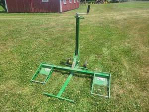 lot 14 image: John Deere XD Mower Lift Model No. LP45546