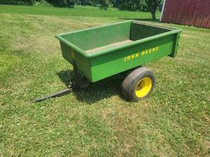 lot 9 image: 1979 John Deere 80 Lawn Trailer - Serial # 7921
