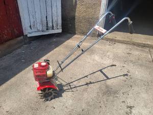 lot 16 image: MANTIS TillerCultivator 2-Cycle Engine - Starts and Runs