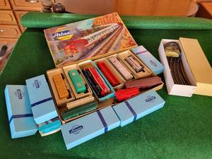 lot 357 image: Athearn HO Scale Model Railroad Set with Original Boxes