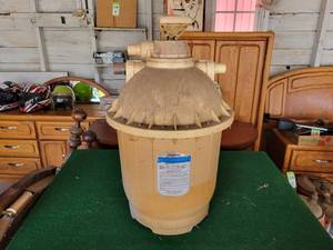 lot 370 image: Doughboy Sequence II Pool Filter - Model No. 1650-00
