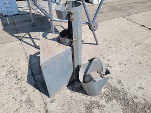 lot 379 image: Galvanized Hopper and Chute for 8 Grain Auger