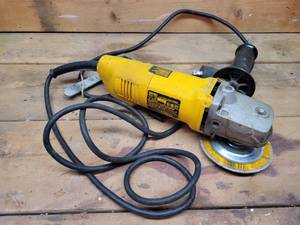 lot 390 image: DeWalt DW402 4-12 Angle Grinder - Tested and Works
