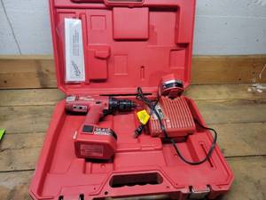 lot 392 image: Milwaukee Power-Pus 14.4V Cordless Drill Kit - Includes Drill, Case, Charger and (2) batteries - Tested and Works