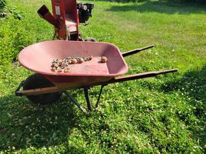 lot 498 image: Pneumatic Tire Wheelbarrow