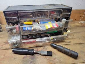 lot 506 image: Parts Organizer with Hand Tools and hardware