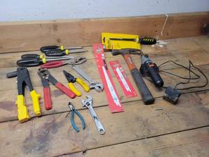 lot 508 image: Wire Strippers, Rivet Gun, Screwdrivers, Hammer and More