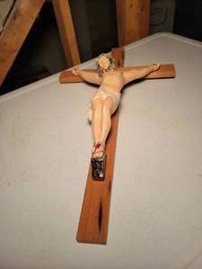 lot 545 image: Vintage Ceramic Jesus on Wood Cross Crucifix - Approx. 24 Tall