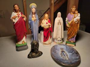 lot 547 image: Jesus, Mary & Joseph Statues and Plate - Most Round 12 tall