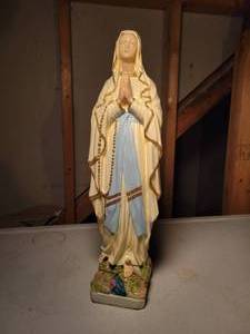 lot 552 image: Vintage PP Depose, France Chalkware Mary Statue - Approx. 17.5 Tall