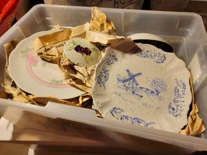 lot 607 image: Tote of Painted Plates and More