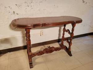 lot 521 image: Ornate Sideboard Table