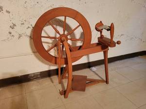 lot 34 image: Vintage Ashford Kit-Kraft Traditional Spinning Wheel