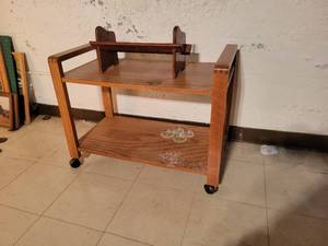 lot 526 image: Rolling SideCoffee Table