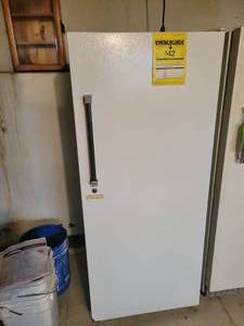 lot 618 image: Kenmore 11 cuft Upright Freezer - Clean Working Freezer