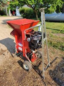 lot 499 image: Troybilt Tomahawk Wood Chipper - 8hp Briggs & Stratton Engine