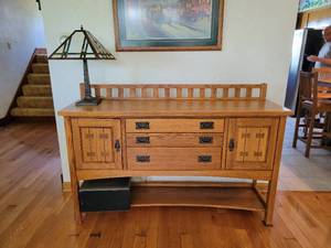 lot 42 image: Beautiful Art & Crafts Style Sideboard by Richardson Brothers Company