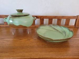 lot 55 image: Pair of Frankoma Pieces - Covered Casserole Dish and Scalloped Bowl