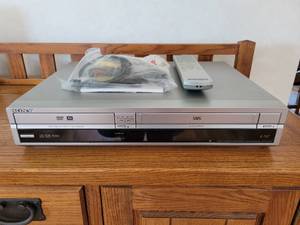 lot 60 image: SONY VCRDVD Recorder - RDR-VX500