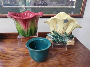 lot 72 image: (3) Pieces of Pottery - McCoy and More