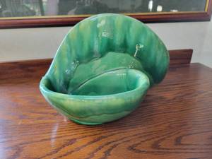 lot 74 image: Vintage Green Mid-Century Modern TV Lamp