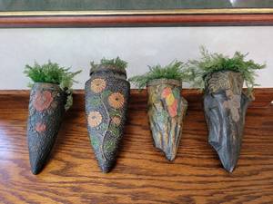 lot 81 image: Lot of (4) Vintage Wall Pockets with Air Ferns