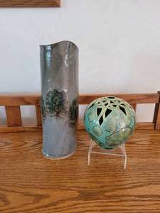 lot 90 image: Pair of Beautiful Pottery Pieces